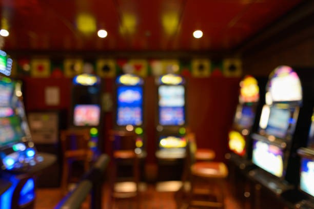 Live dealer at Tarung Mesin table on gong bola