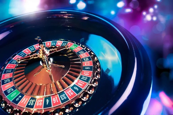 Sic Bo dice game on gong bola
